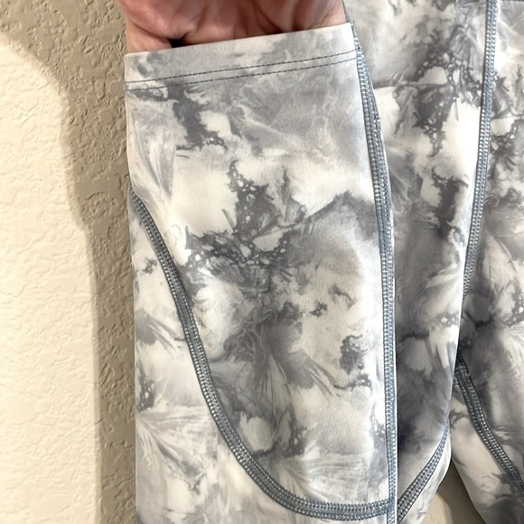 UURUN Women’s Leggings Small Grey & White Tie Dye Cropped Workout Athleisure - Picture 6 of 14